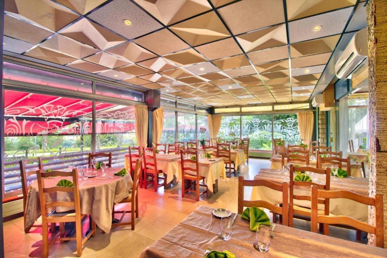 Logis Hotel Restaurant Le Chalet Du Mont Roland Sampans Exterior foto