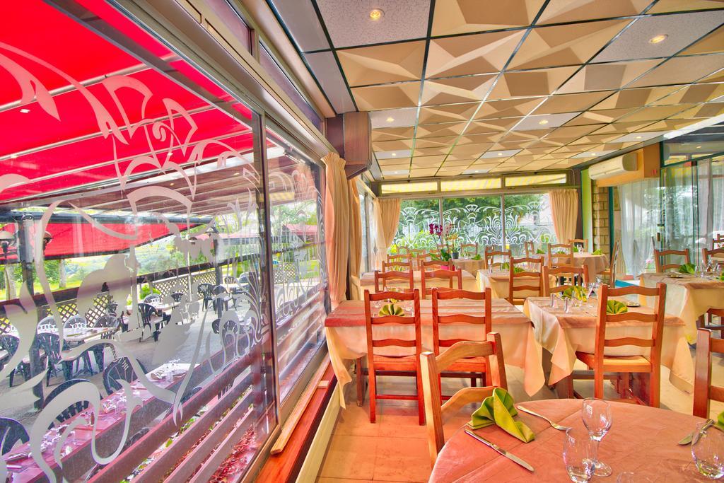 Logis Hotel Restaurant Le Chalet Du Mont Roland Sampans Exterior foto