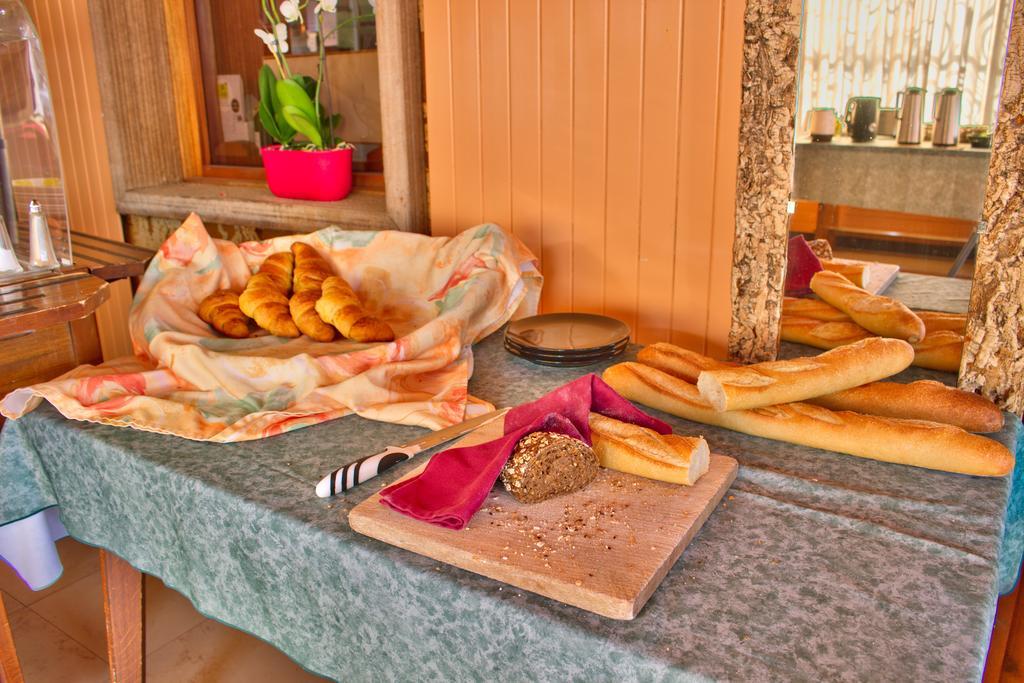 Logis Hotel Restaurant Le Chalet Du Mont Roland Sampans Exterior foto