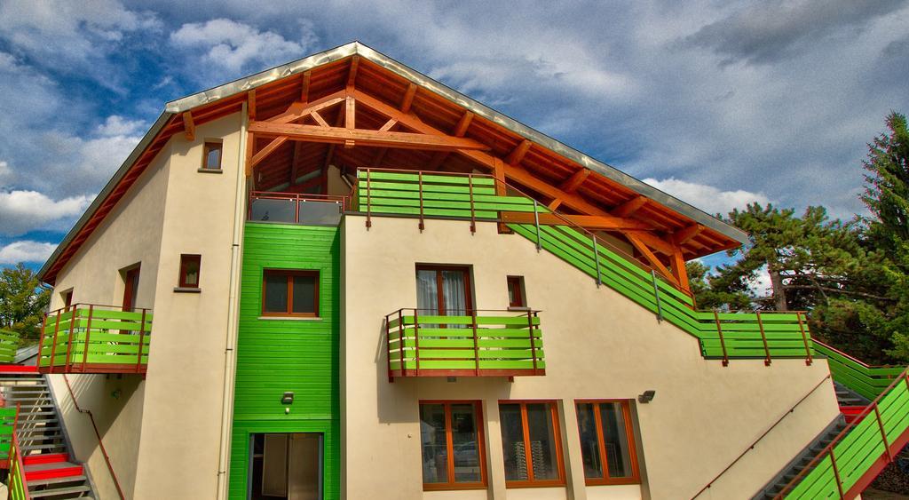 Logis Hotel Restaurant Le Chalet Du Mont Roland Sampans Exterior foto