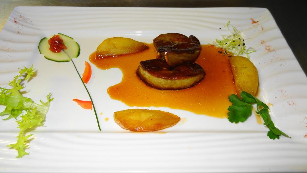 Logis Hotel Restaurant Le Chalet Du Mont Roland Sampans Exterior foto